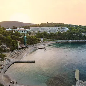 Курортный комплекс Pine Bay *****