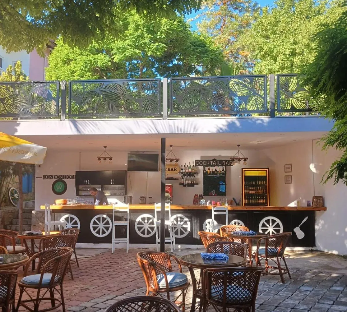 London Hotel Ολουντενίζ