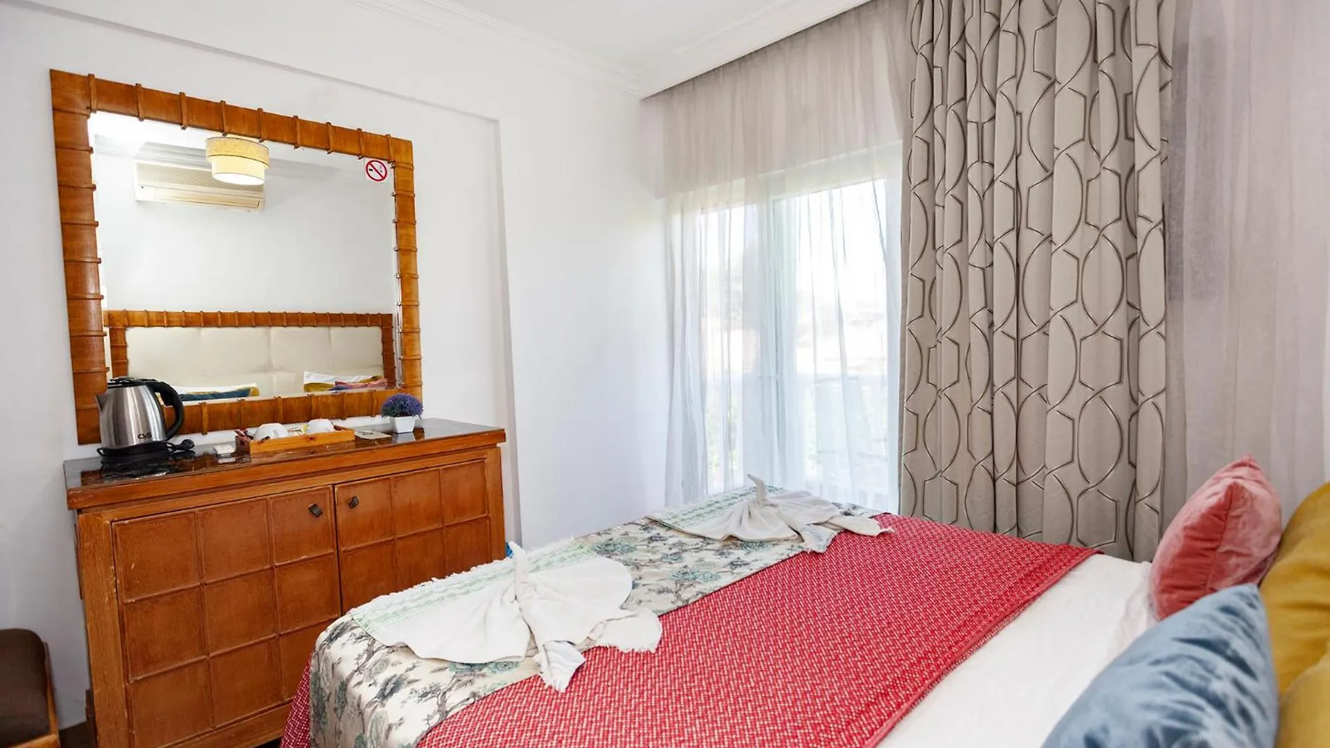 London Hotel Ολουντενίζ